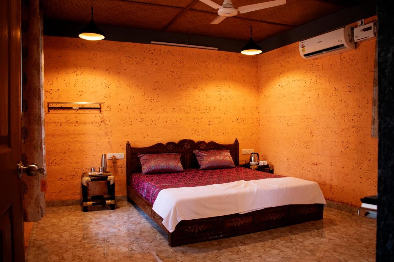 Amee'S Retreat Hotel Diveagar Exterior photo